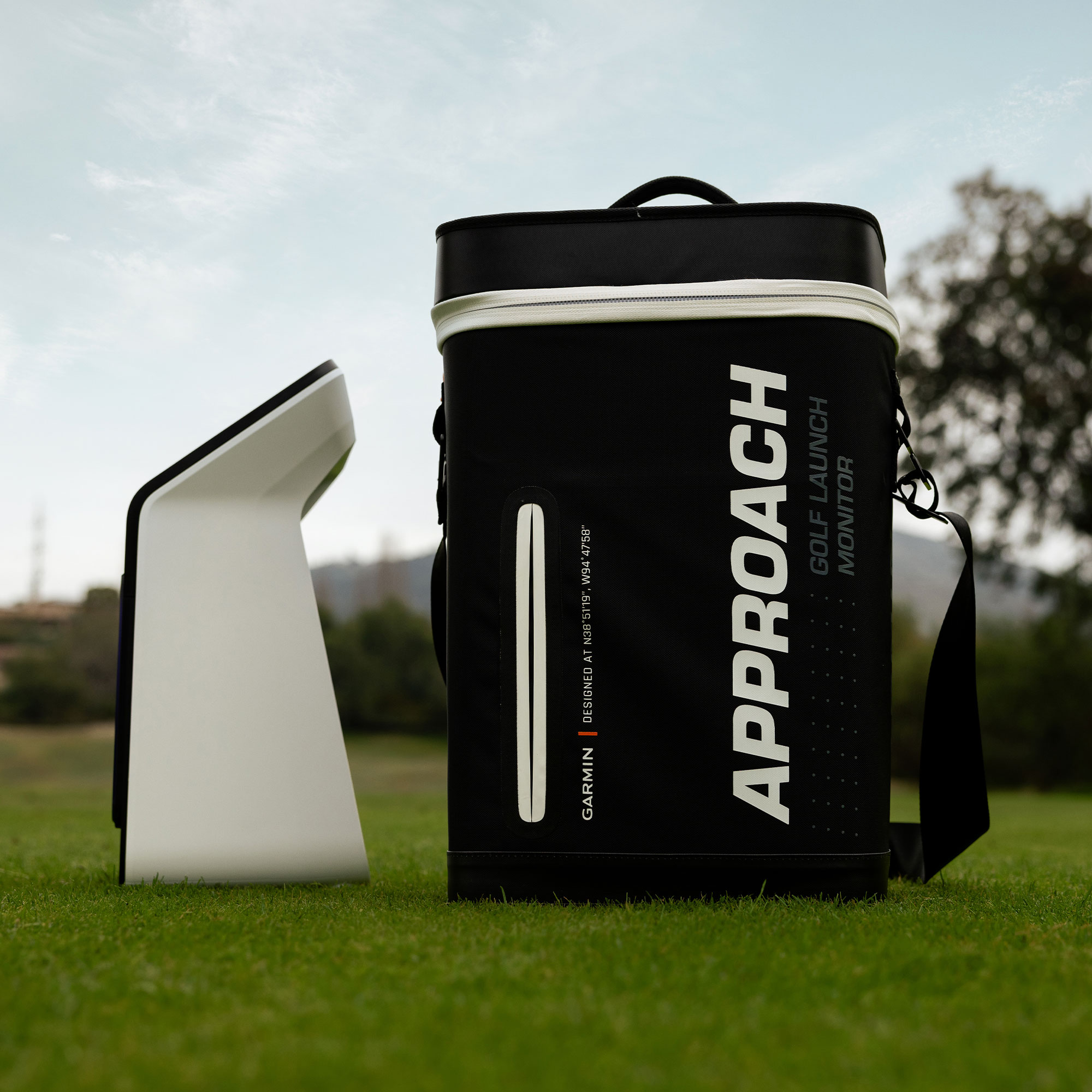 Garmin Approach R50 Premium Golf Launch Monitor and Simulator Bundle - Picture 8 of 8