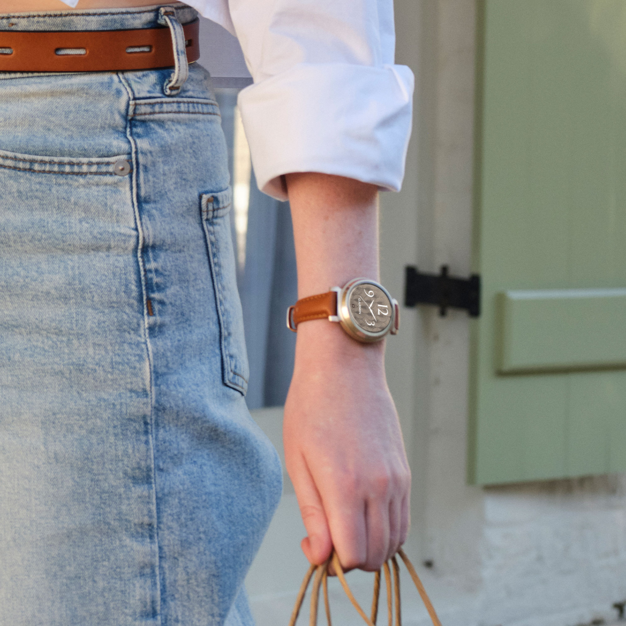 Garmin Lily 2 Classic, Small and Stylish Smartwatch Dark Bronze with Mulberry - Picture 7 of 8